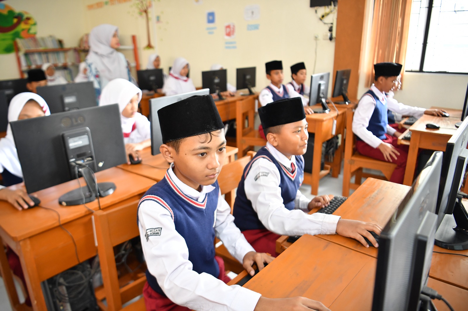 Sebanyak 8,5 Juta Peserta Didik Jenjang SD dan SMP Dipastikan Mengikuti TKA